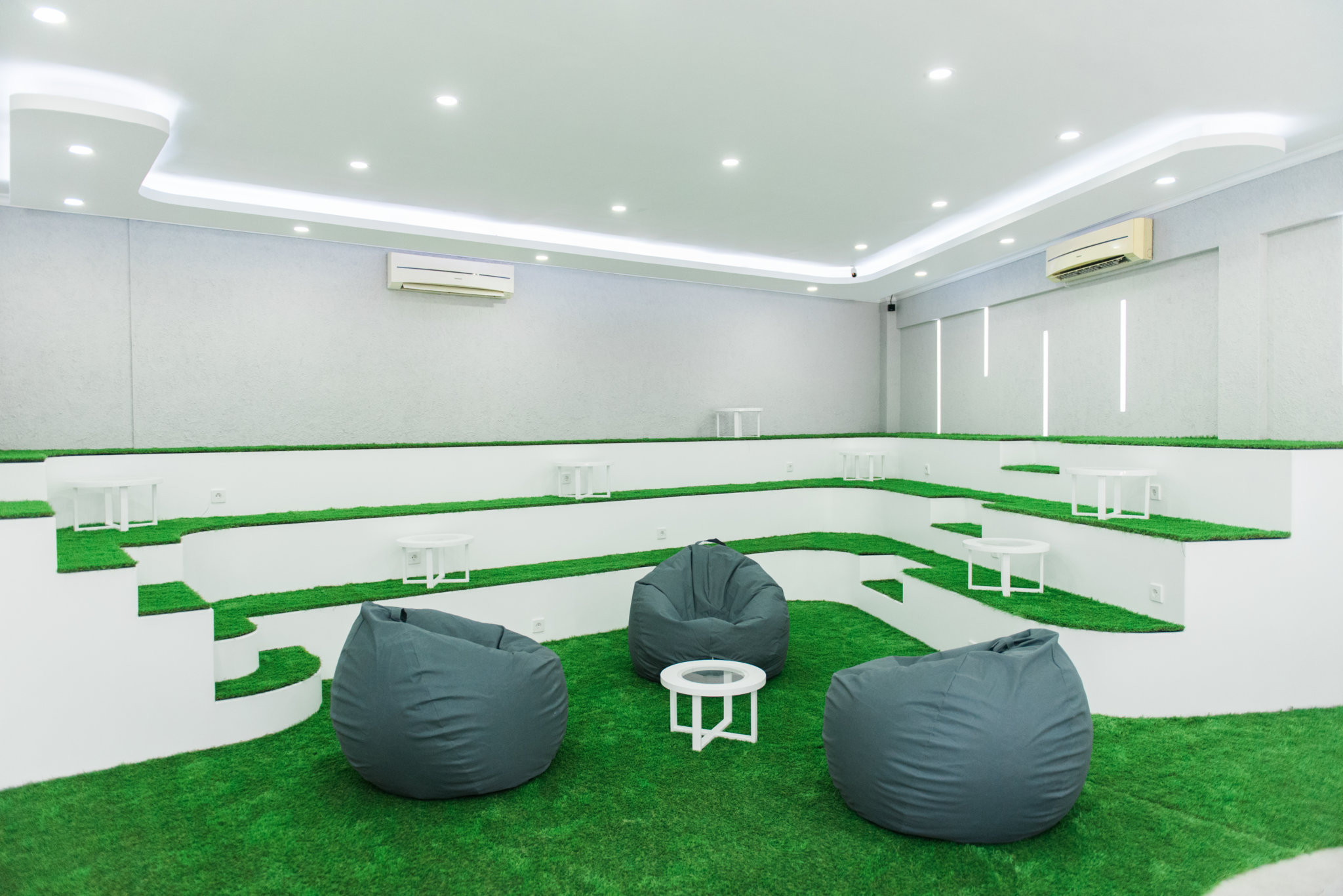 雅加达 FORE COFFEE 旗舰店 | 垂直花园、露营纹理、人工草皮的创意组合-7