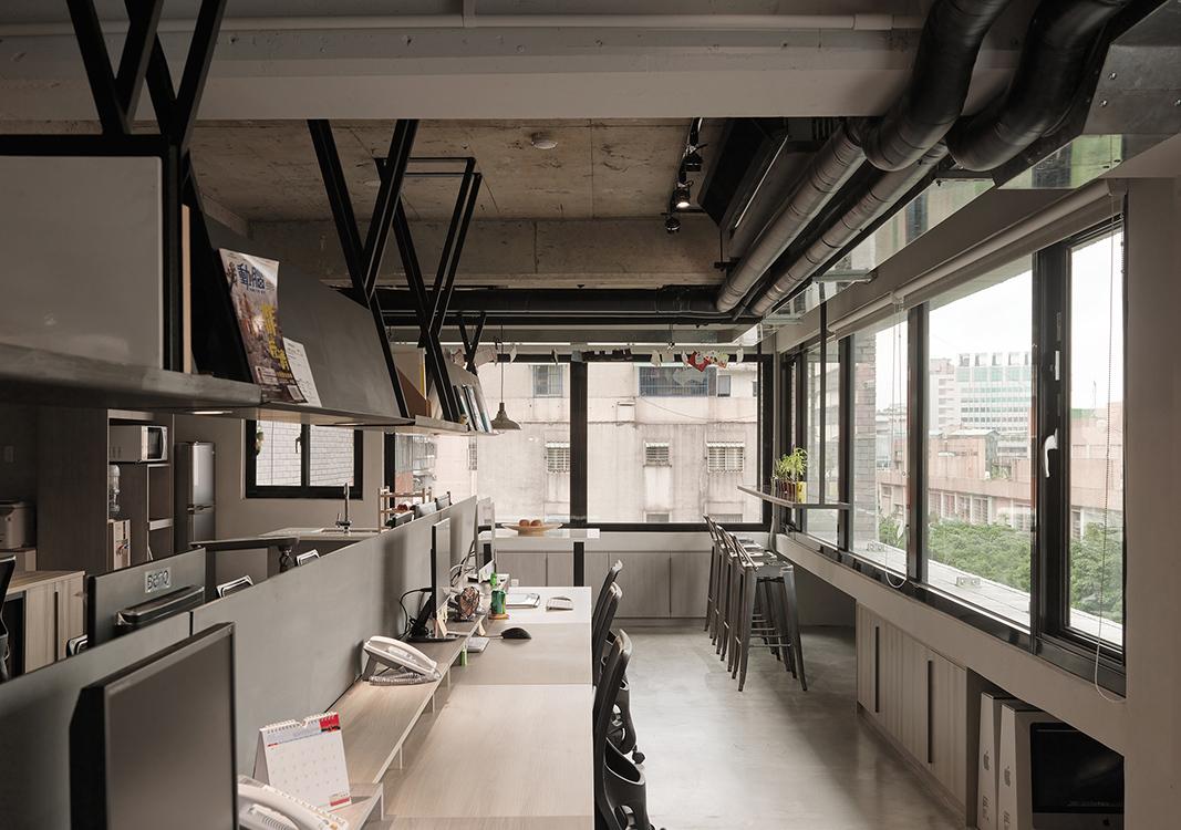 工业风办公室设计,巧妙融合网络元素与空间功能-17