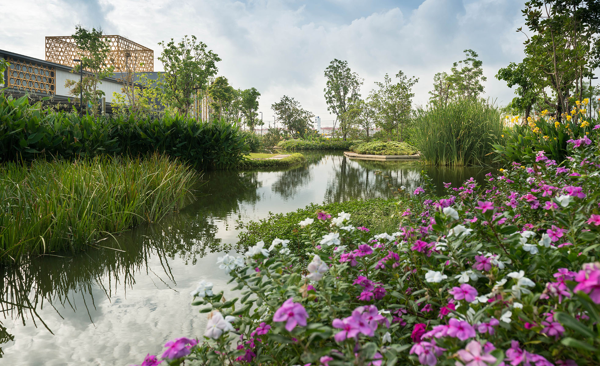 皇权免税店斯里瓦里店（注：King Power通常指泰国王权免税店 ，这里Srivaree不知具体所指，可能是特定门店、酒店或景点名称，暂按音译成斯里瓦里） -11