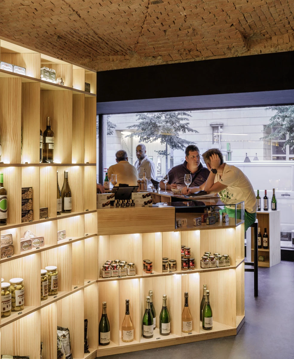 灵活多变的西班牙风情商铺设计-21