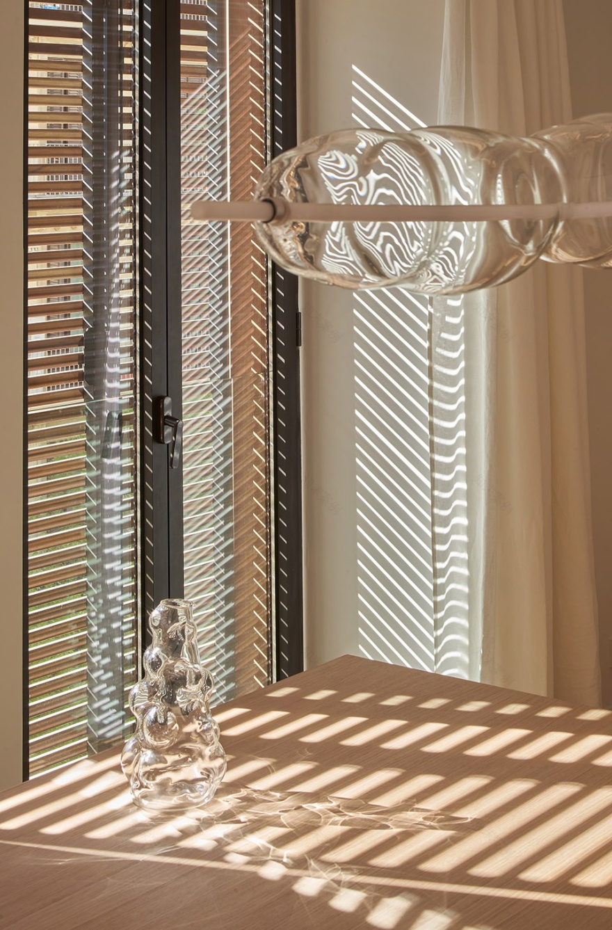 巴塞罗那 Ausiàs March 住宅楼改造 | 向光线致敬的现代建筑立面-40