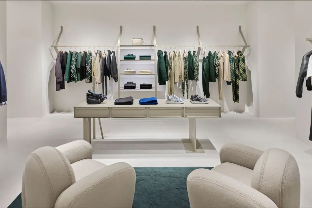 Burberry 巴黎全新店铺丨法国巴黎-2