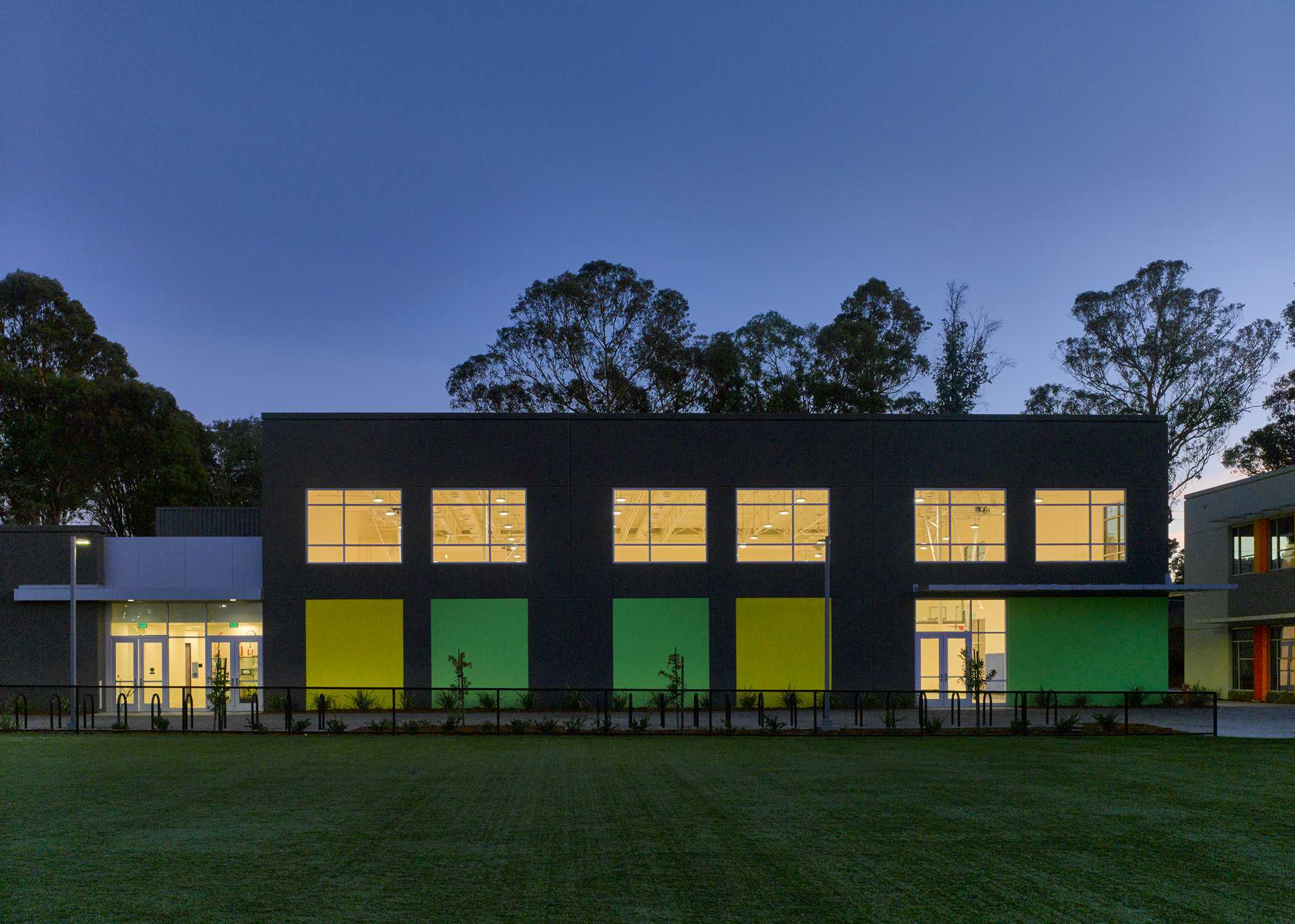 重构废弃场地,打造灵活学习空间的山顶学校-12