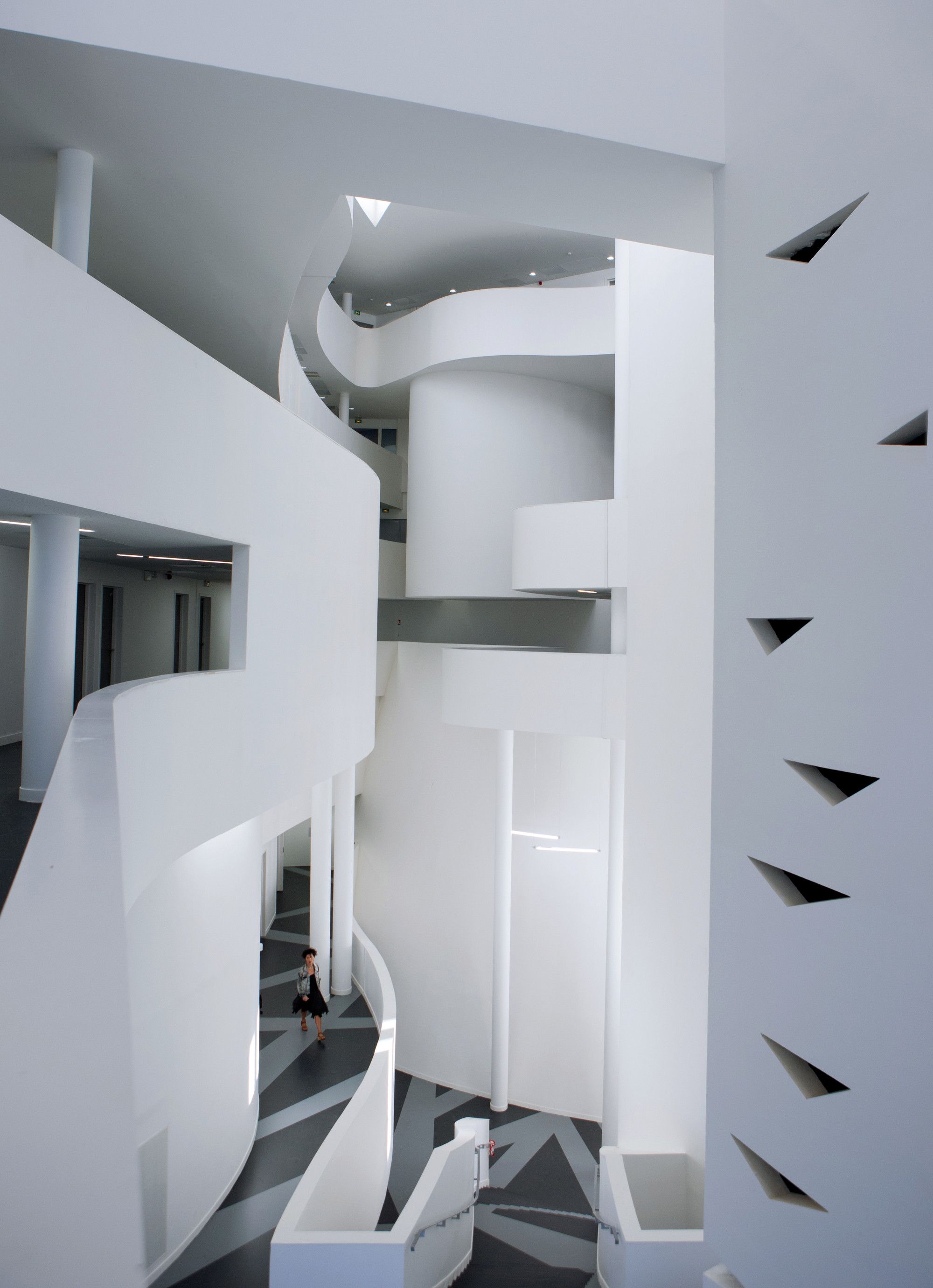 融合新旧的法国巴尼奥莱市政厅设计-40