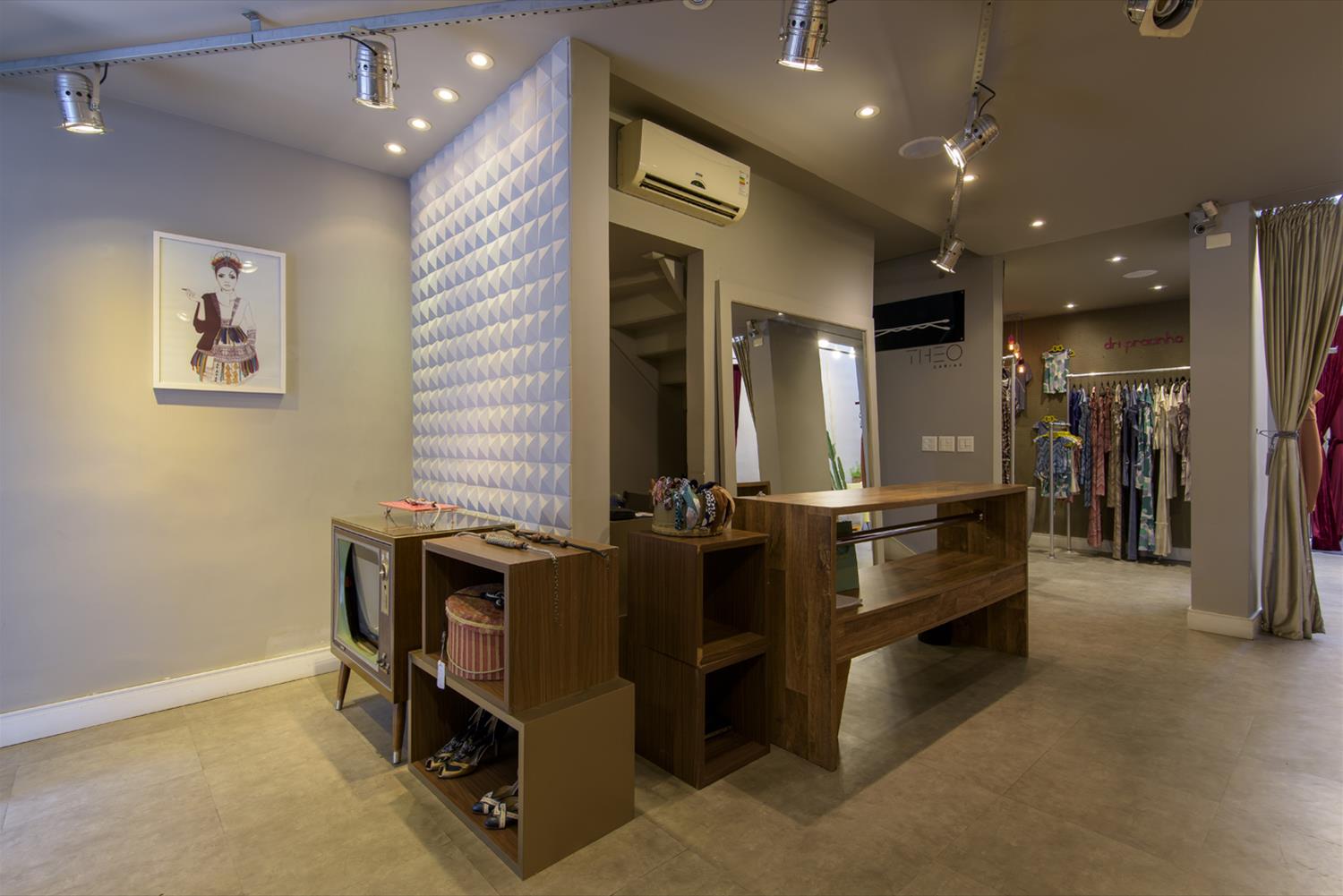 Loja Adriana Praça · Juliana Fabrizzi 的环保木质设计魅力-1