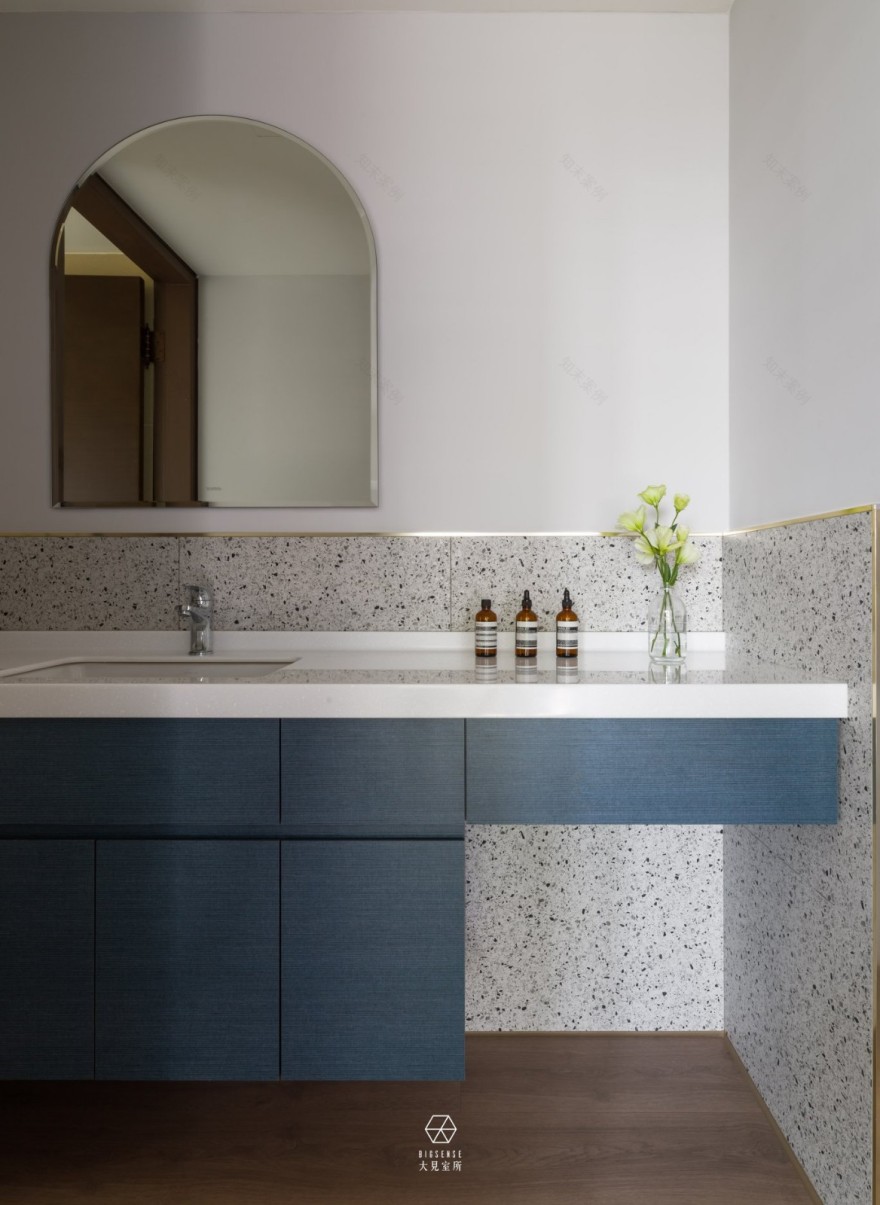 台中 C 宅简约原木空间,精致吊灯成焦点-13