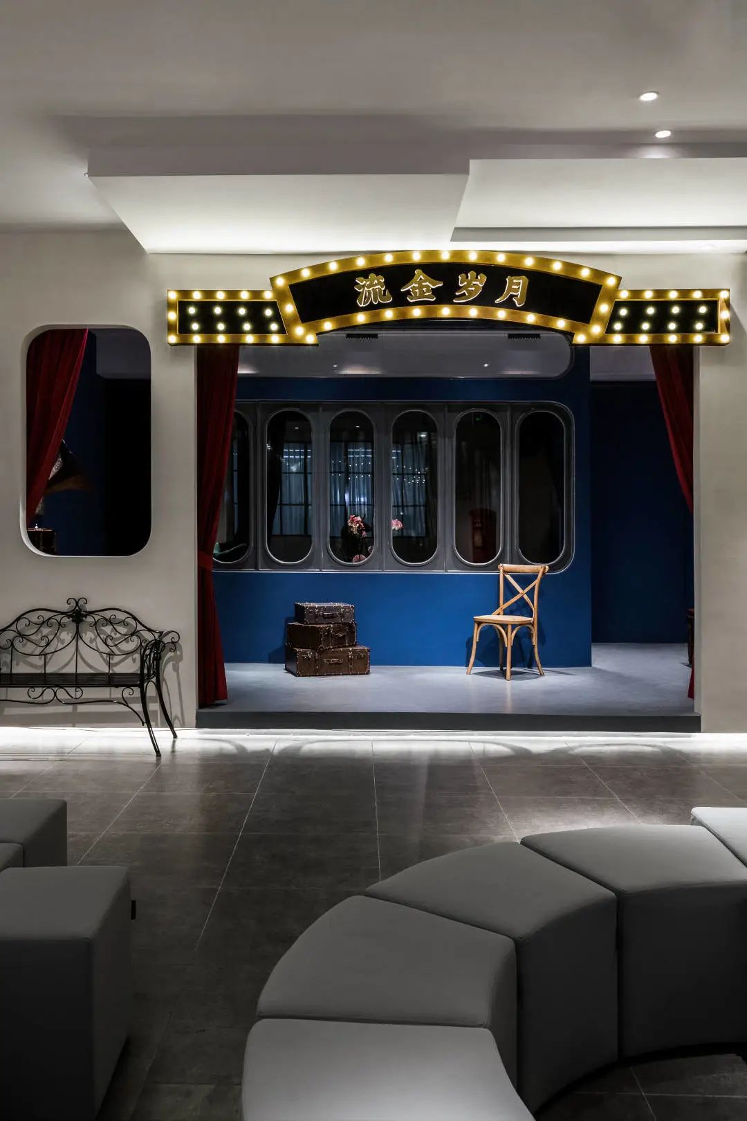 嬉瞦全纬戏剧空间设计丨二间半设计事务所-31