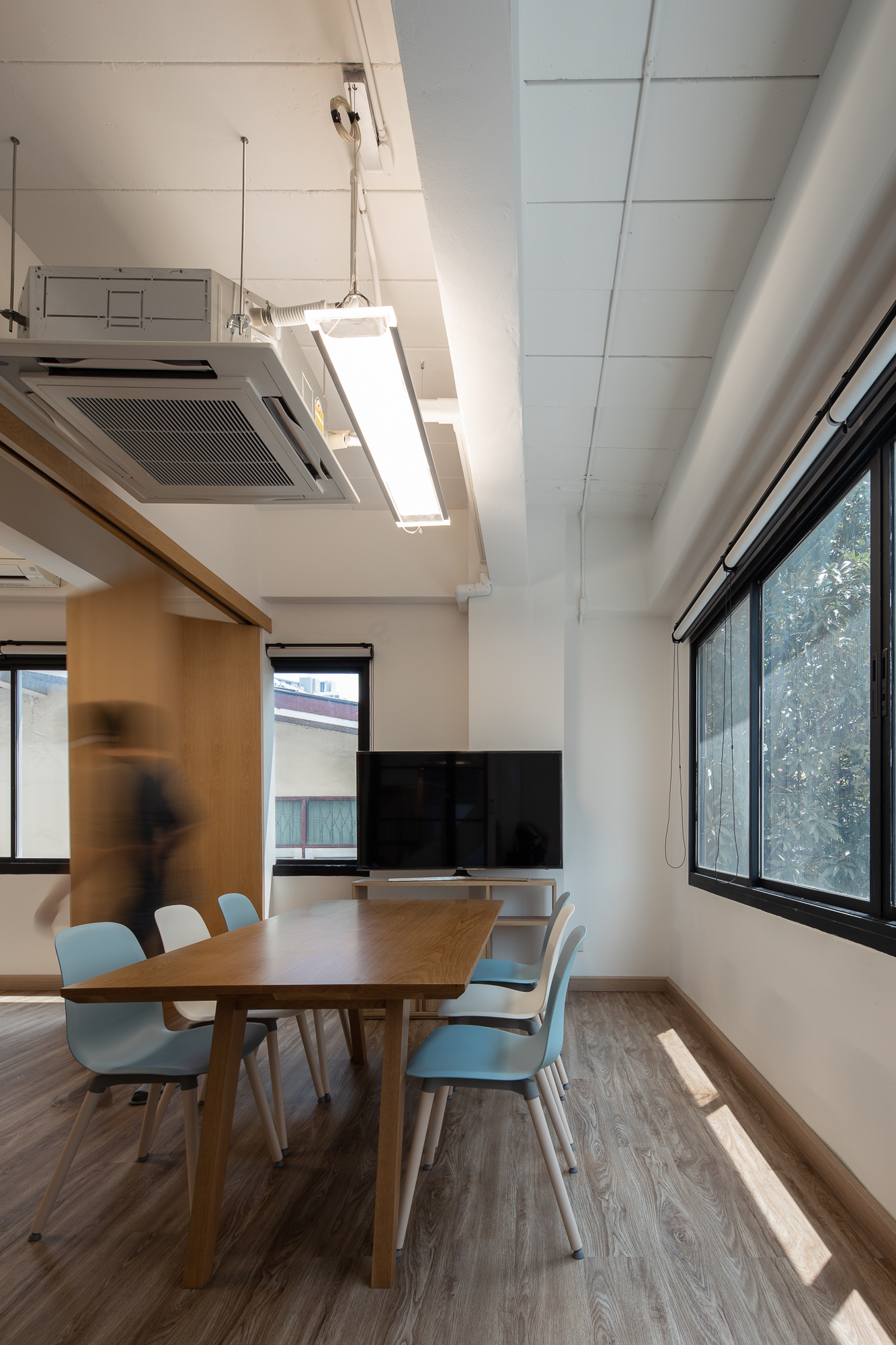 水美办公室（注：MIZUMI可能是特定名称，若有更合适的音译或意译需结合具体背景，这里暂按常见音译处理） 丨泰国曼谷丨Paveen Rojchanavisart-13