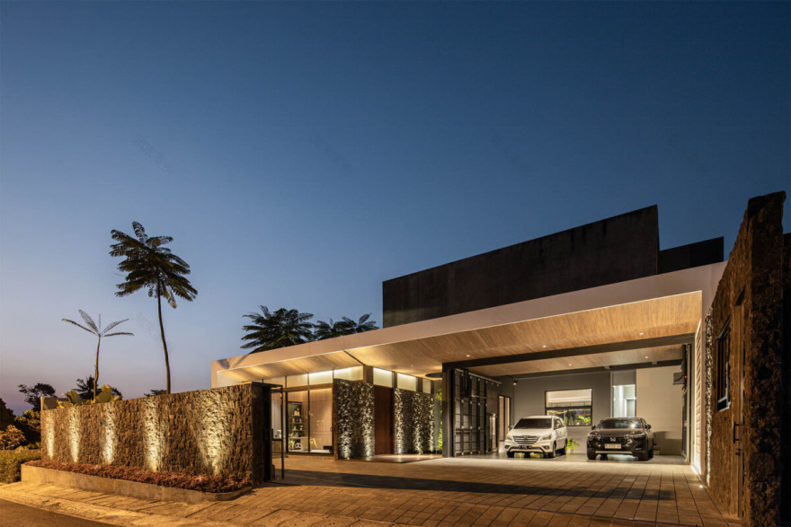 HUMBLE AND HOMEY, RUMAH MEWAH DI PLONGKOWATI - Asrinesia-16