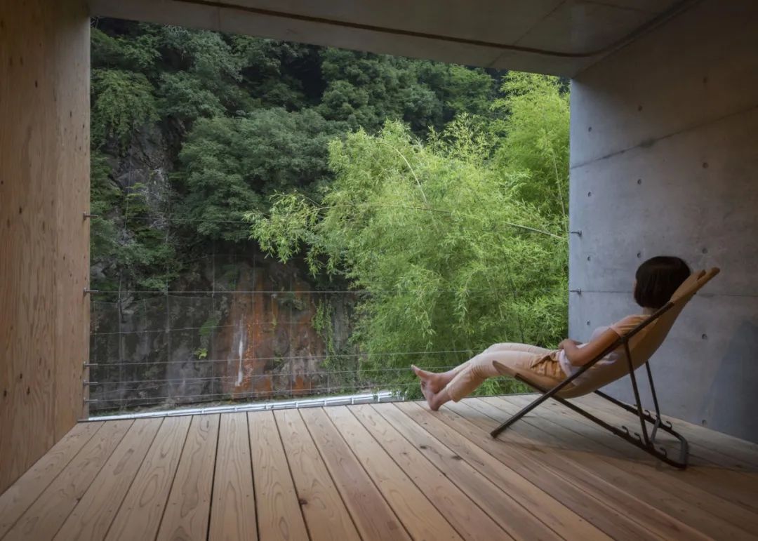 日本山村里的 72 m²混凝土度假别墅-12