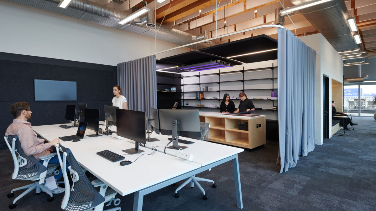 知名媒体公司，伦敦 -1