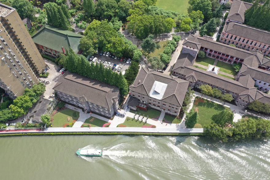 苏州河畔的英式庄园 · 华东政法大学长宁校区滨河景观提升丨中国上海-7