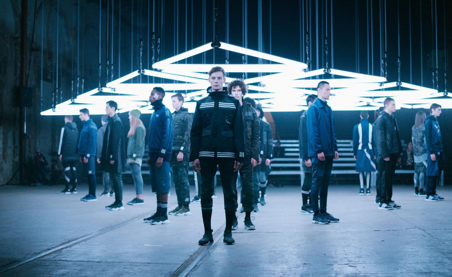 皮蒂 89 届男装盛宴,韩国设计师朱恩-J 的未来主义探索-31