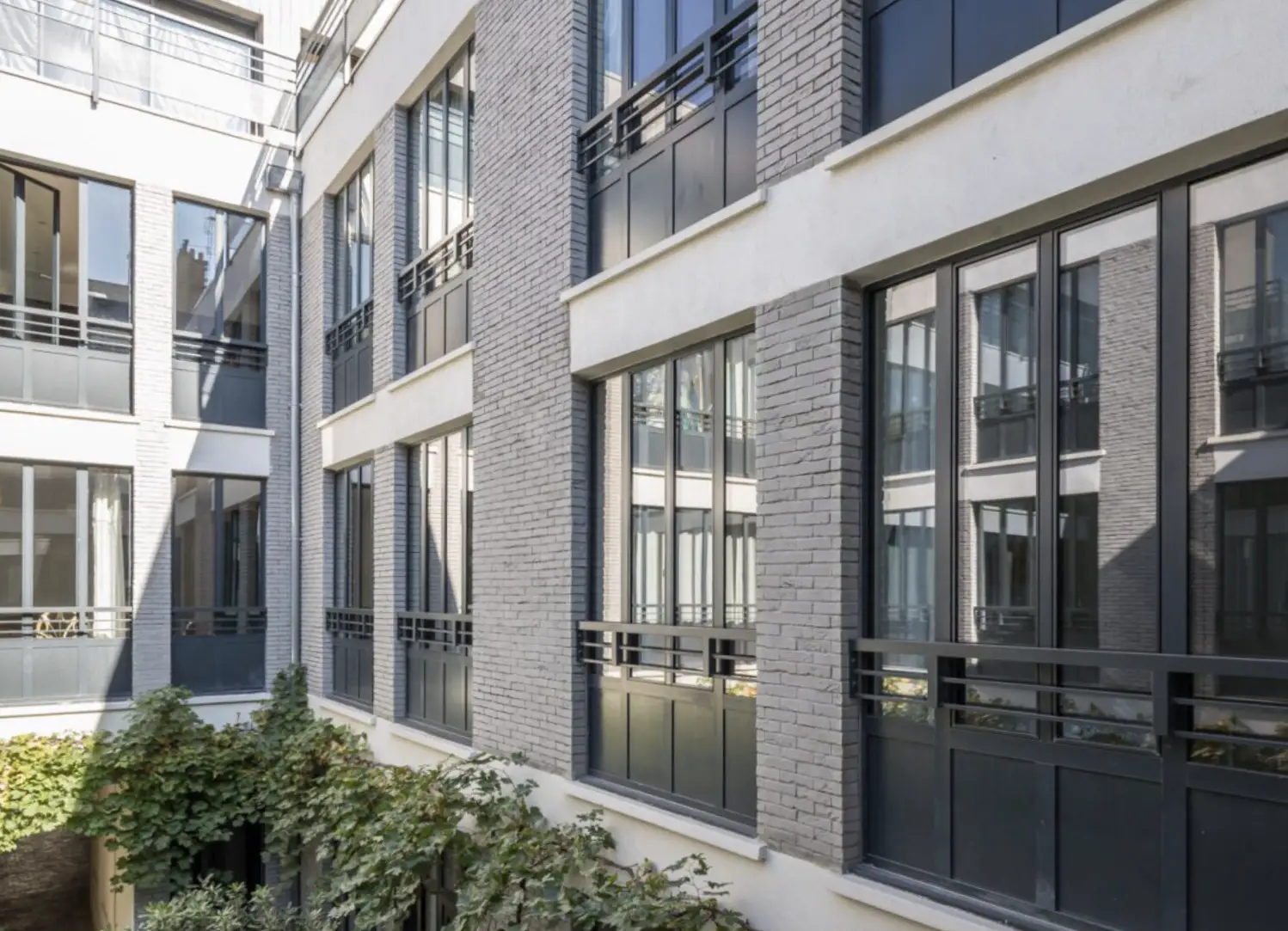 巴黎彩色家庭公寓设计-15