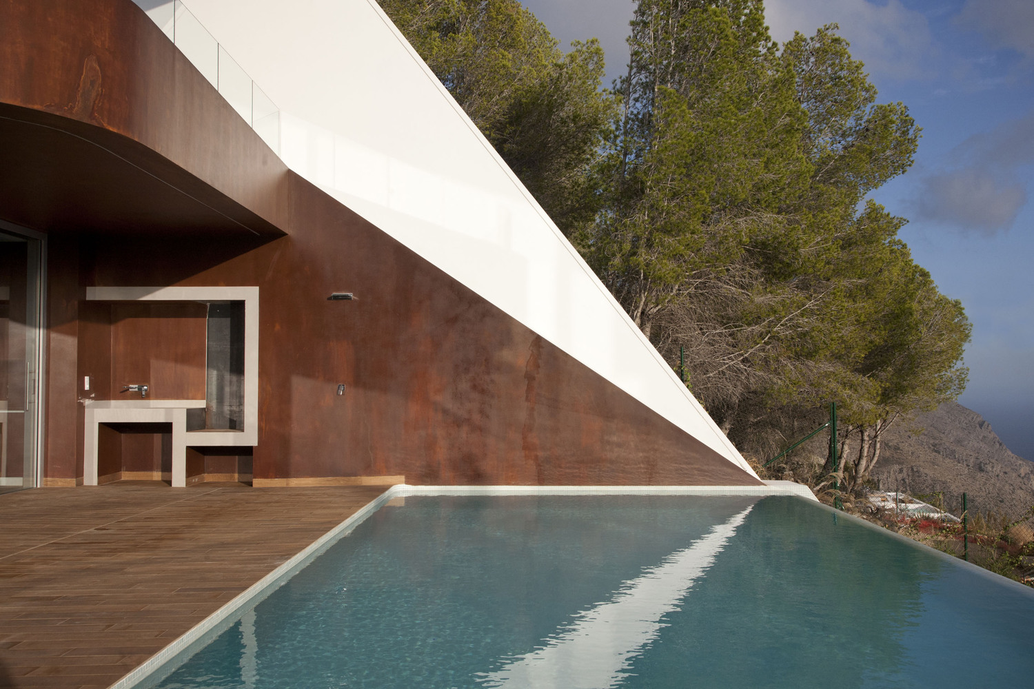 悬浮山间的动态居所-24