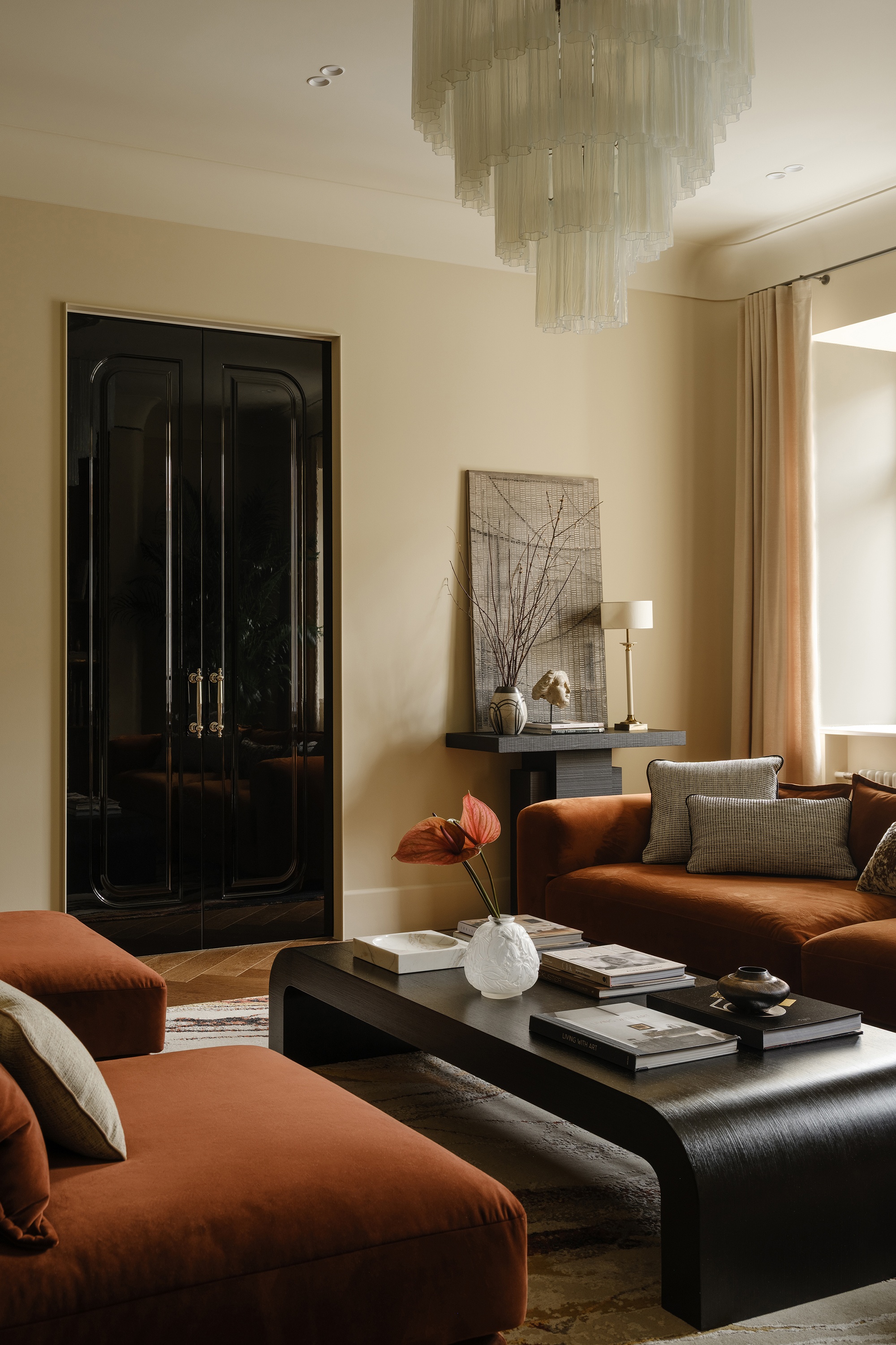 Elegant Apartment in Warm Tones : 当代设计表达丨Vera Lemeshko-2