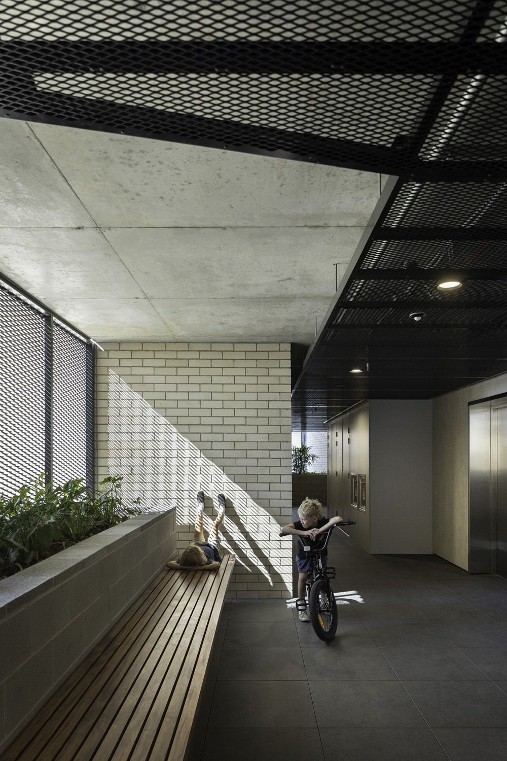 十字路口；人行横道；渡口；（海洋等的）横渡 （由于不清楚具体语境，这里给出几种常见释义，若有具体背景信息可进一步准确翻译） 丨澳大利亚纽卡斯尔丨De Rome,Dezignteam-6