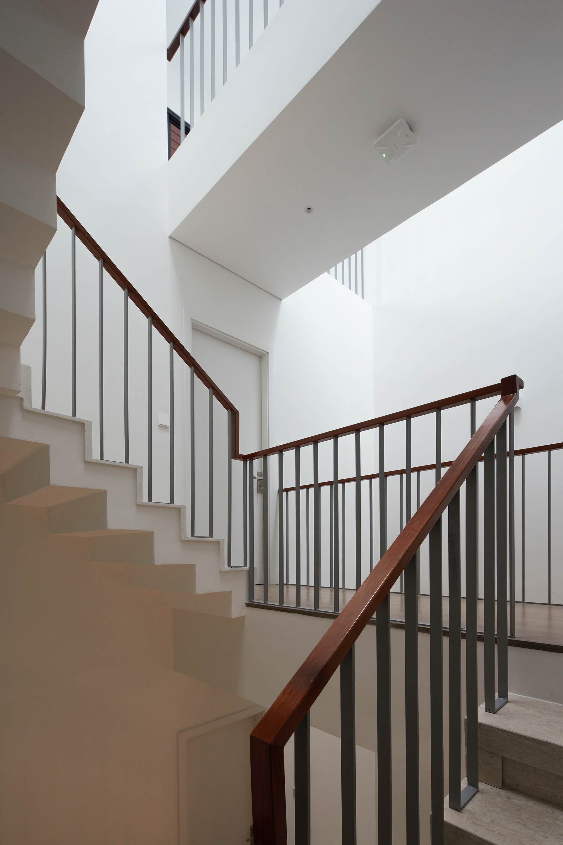 仁义之家；义之家（这里Yen Nghia可能对应越南语的Nhân nghĩa，是仁义的意思，在没有更多背景的情况下推测翻译，Yen Nghia直接音译可成延义等，但音译表意不明确，凭借较常见越南语语义选择意译） 丨越南河内-33