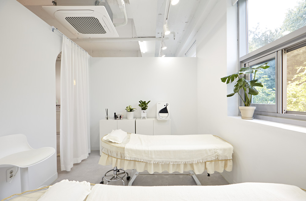 简约白色设计的 13 平小店-10