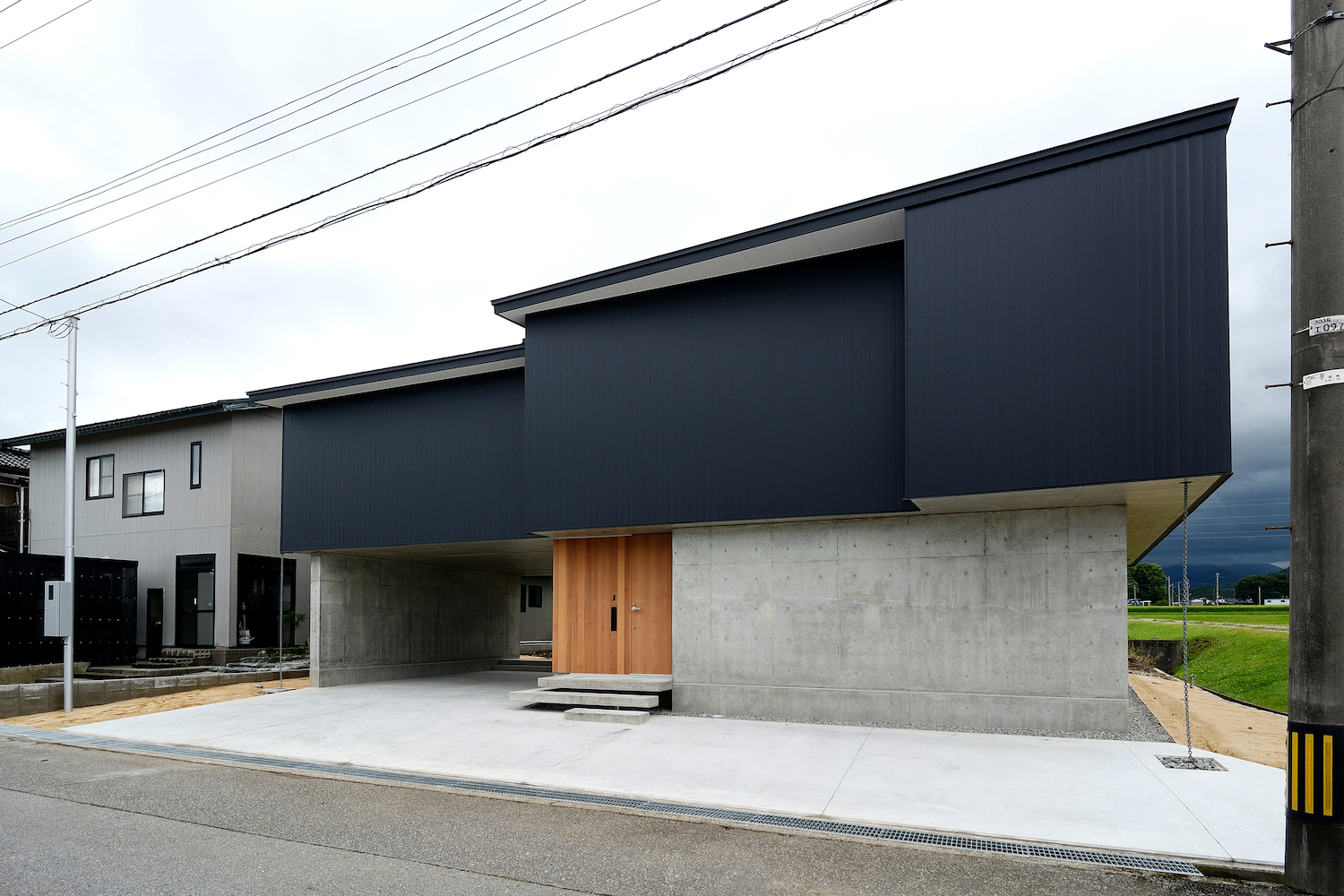 日本富山简约混凝土住宅-1