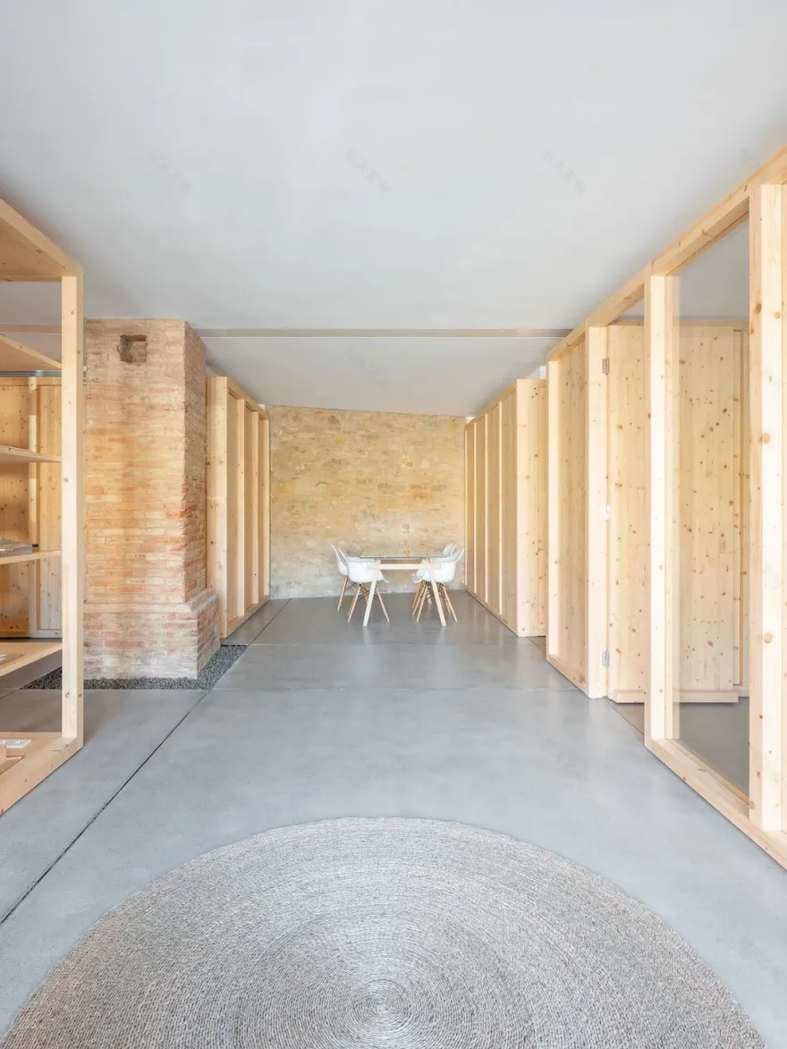 旧仓库新生 · Nordest Arquitectura 打造西班牙古村办公室-28