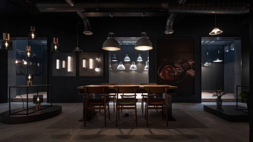 曲徑深處流淌的曖曖微光,宛如博物館的光之藝術:英國燈飾品牌Original BTC 落腳飄散桂花香的台中老宅 — Hey!Cheese-12