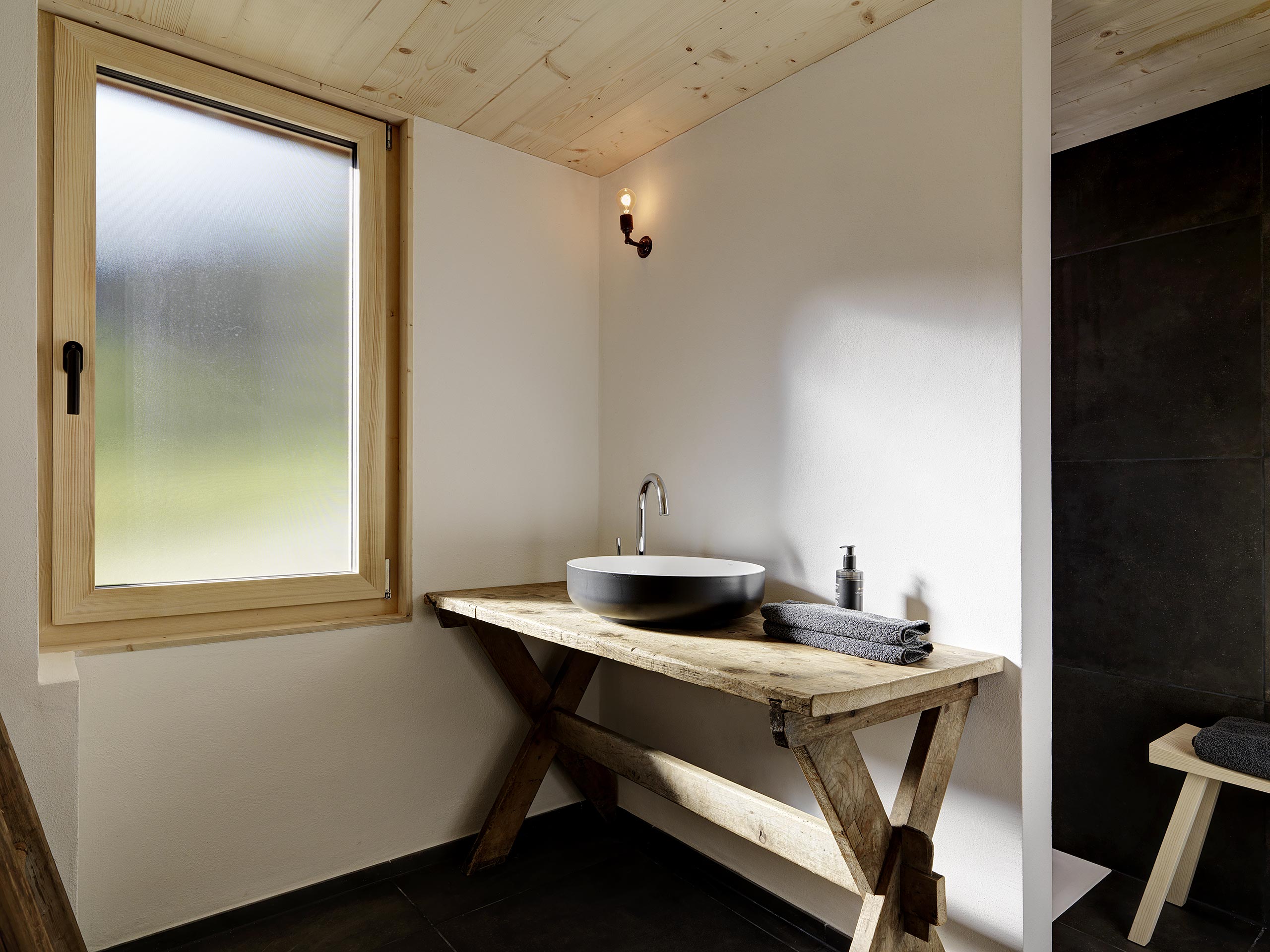 瑞士山地小屋的现代改造丨Christoph Cavigelli-45