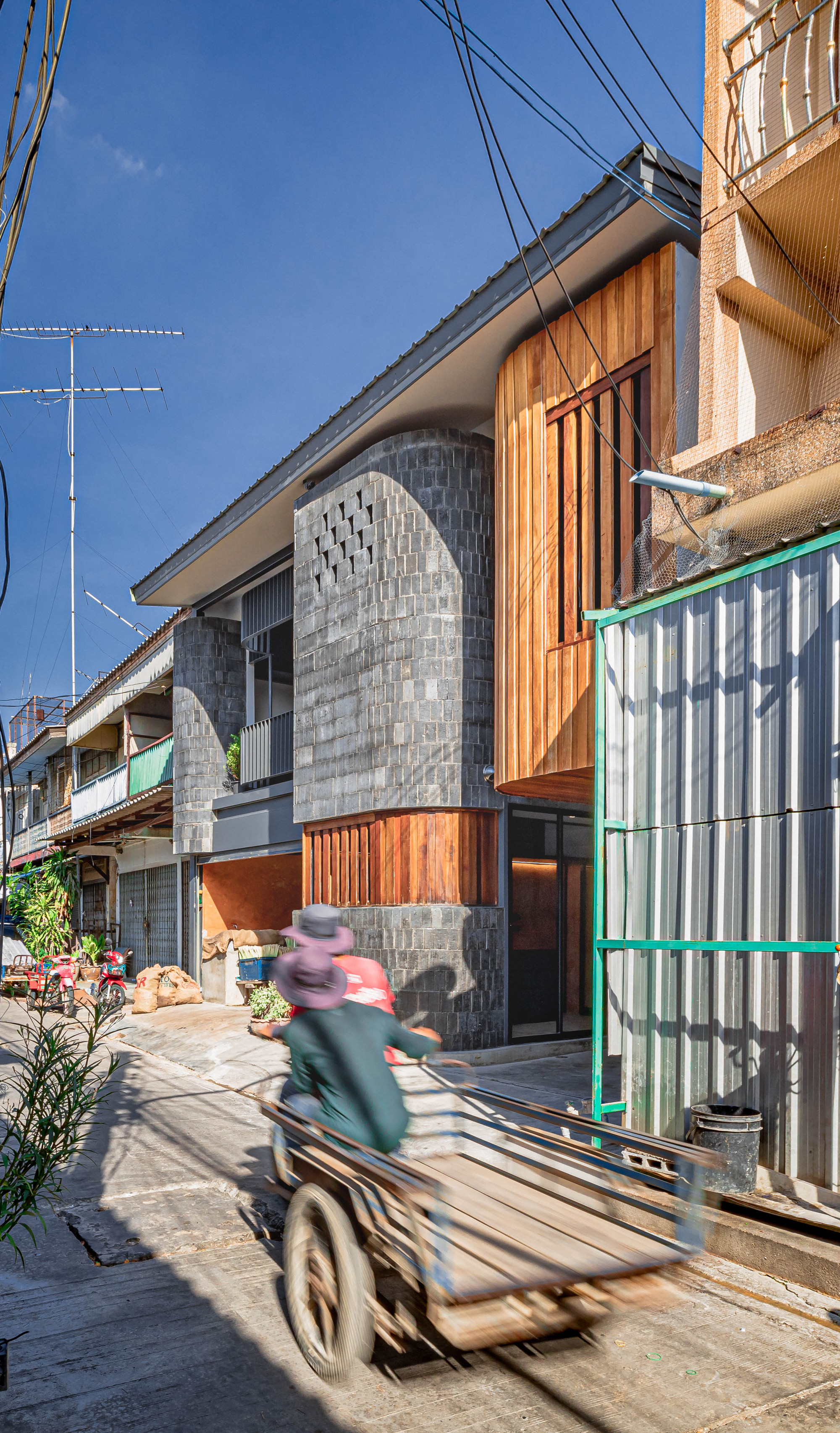 Baan Priggang / BodinChapa Architects-34