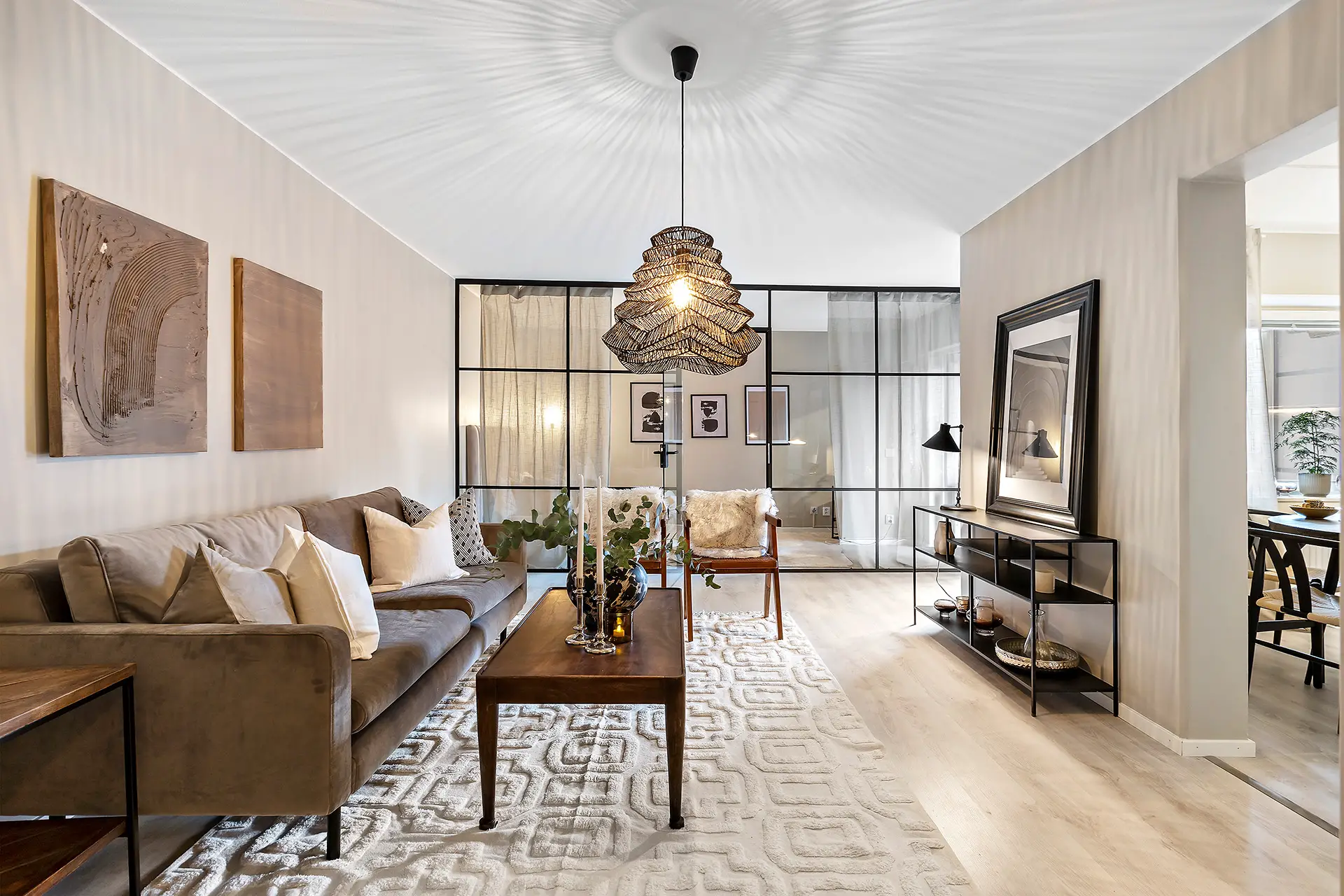 瑞典现代风格小公寓的玻璃隔墙设计-1