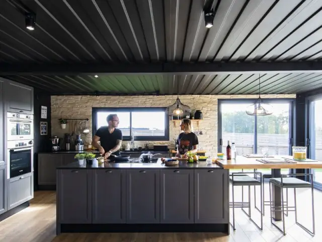 法国自学成才的建筑师用集装箱打造现代美居-3