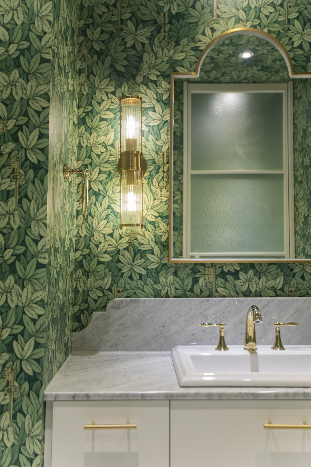 高级白色调 | 60 平米公寓的极简设计魅力-10