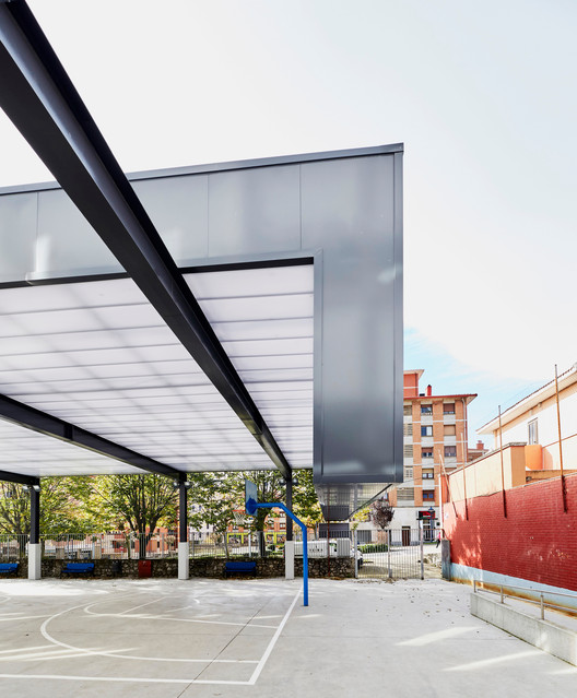 释放户外空间 | 葡萄牙 ete 幼儿园屋顶设计-25