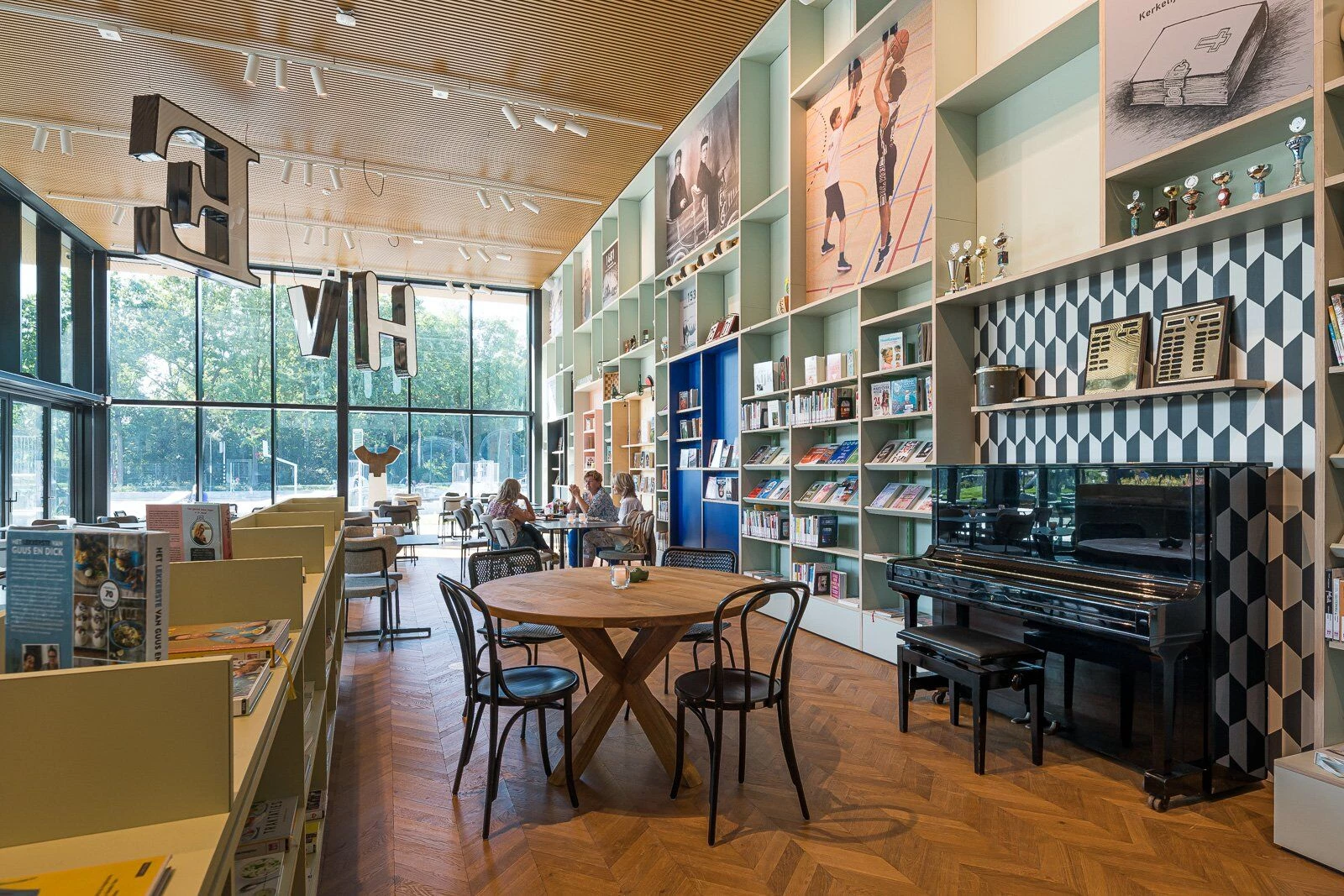 荷兰 Eemnes 中心的多功能“母亲之屋”-9