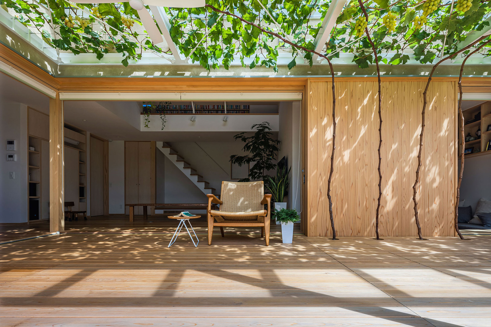 House with Grapevine Trellises / Takashi Okuno & Associates-17