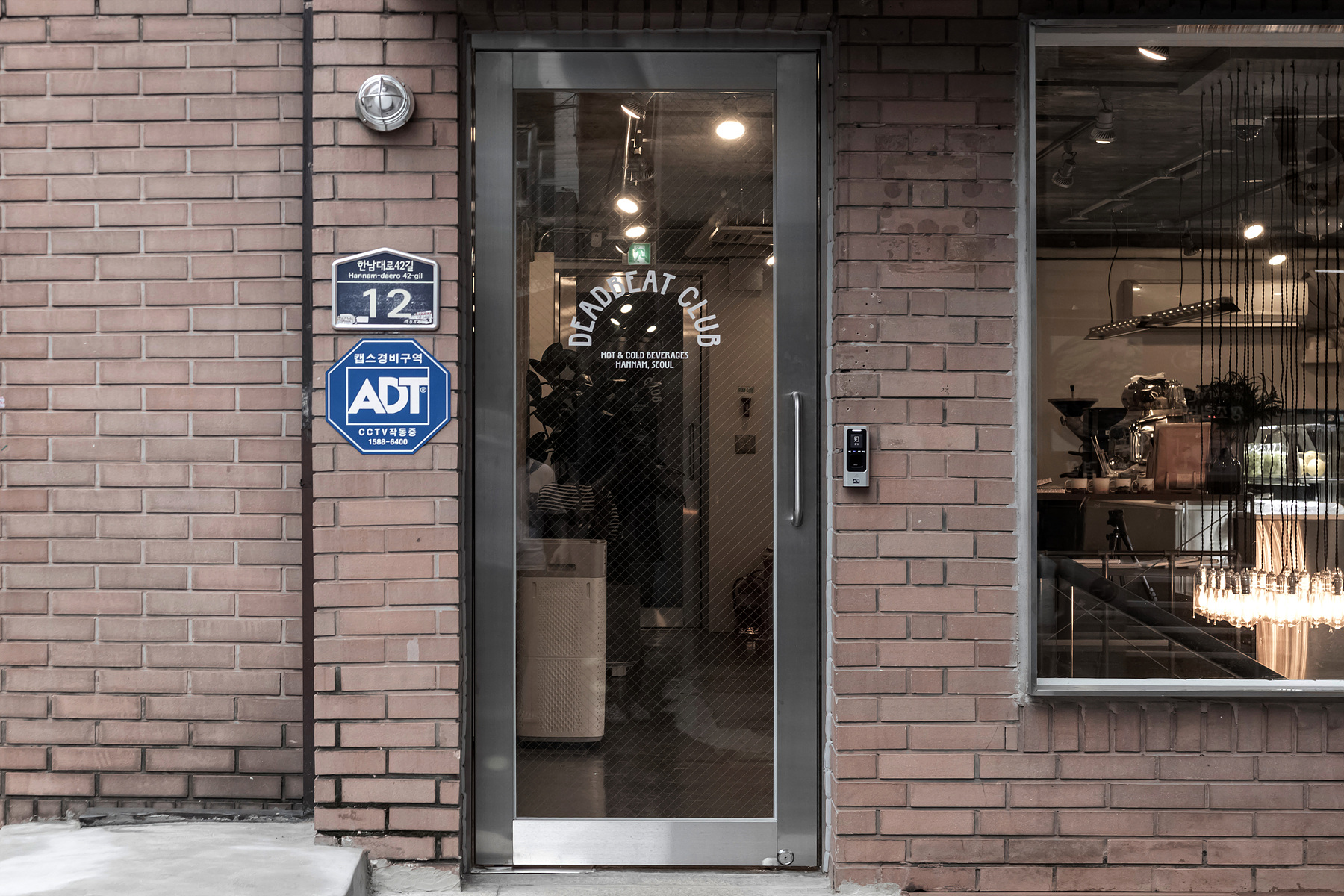 独特工业风咖啡厅 | 死亡比特币俱乐部-14