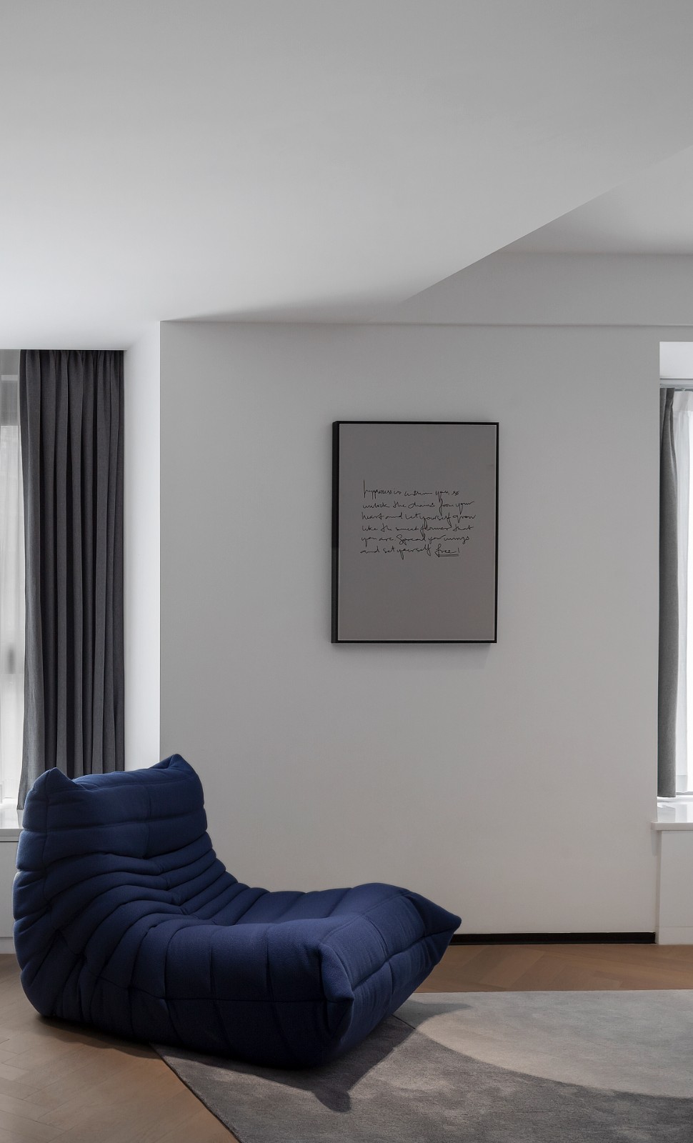 琐碎空间大改造 | 220 平经典现代风设计，灯光与质感的完美结合-16