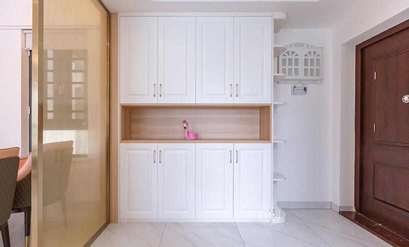 现代轻奢三居室,精致金属与大理石的浪漫邂逅-2