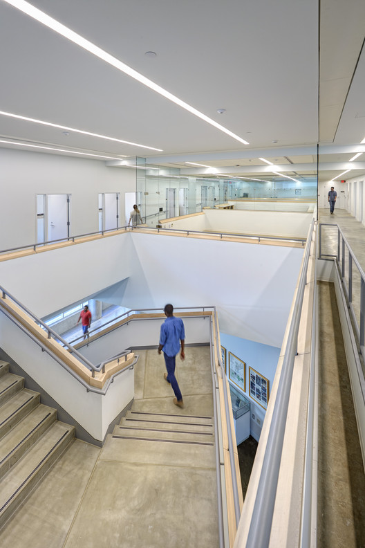 博尼斯蒂尔大道上的线性中心 · 阿尔弗雷德·陶布曼翼-11