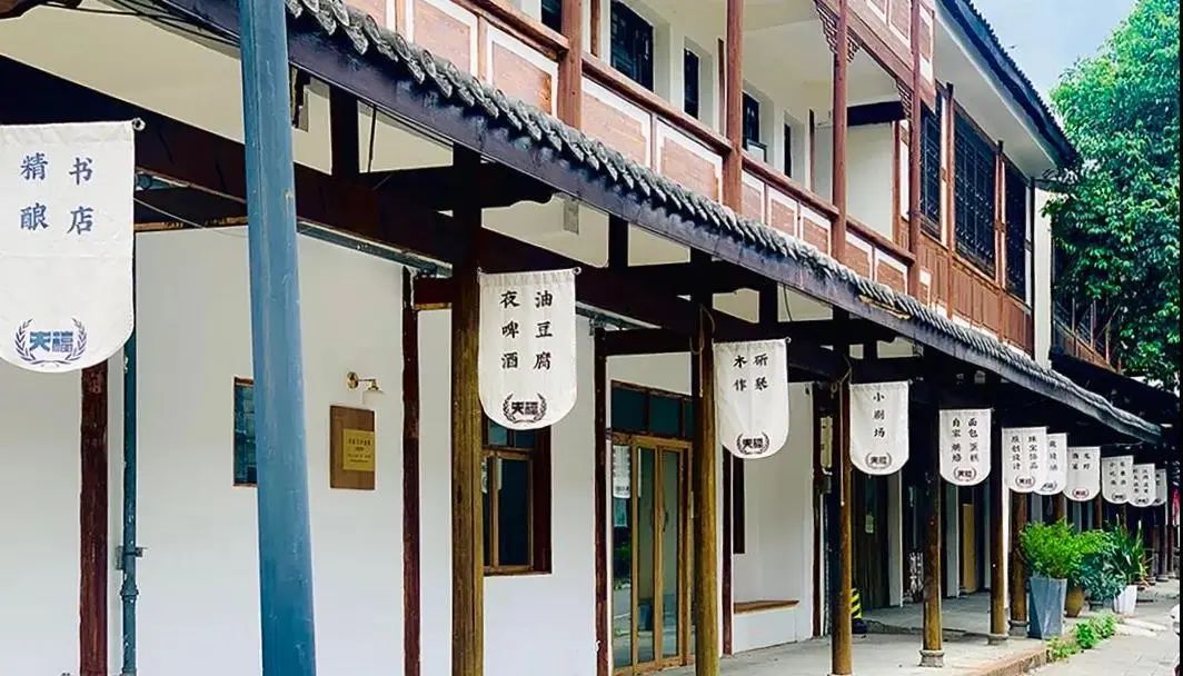 11 个陌生人同居 3 年,私生活首次曝光 | 看似佛系,实则野心勃勃-35