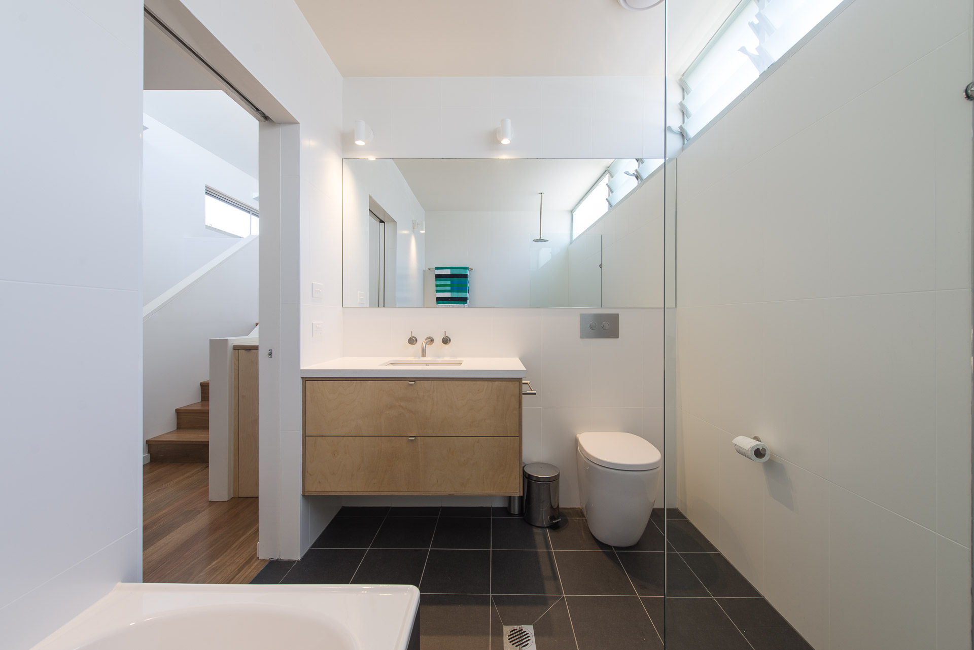 梅雷韦瑟改变 | 海滨旧宅翻新成现代舒适居所-31