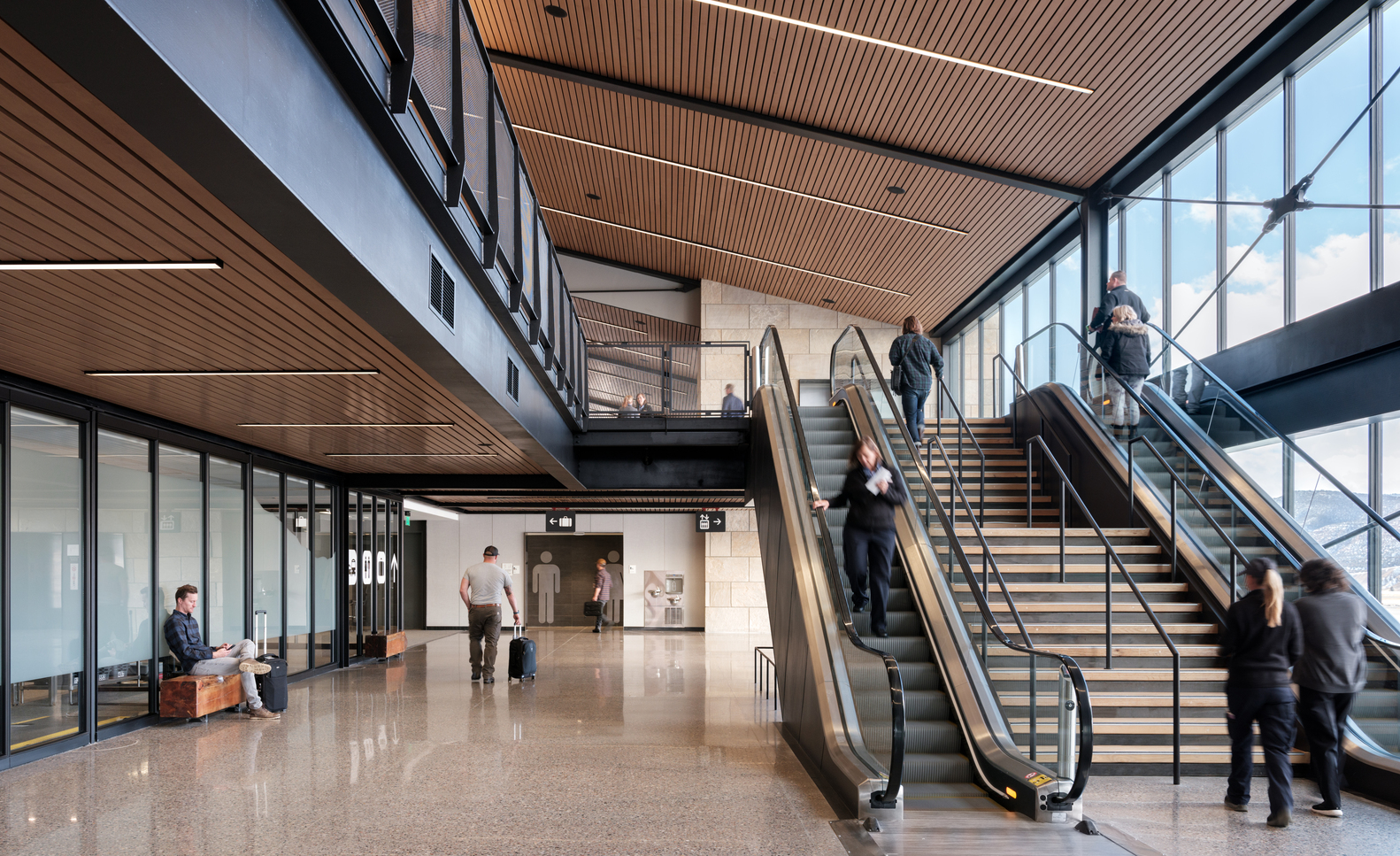 美国鹰县地区机场候机厅-12