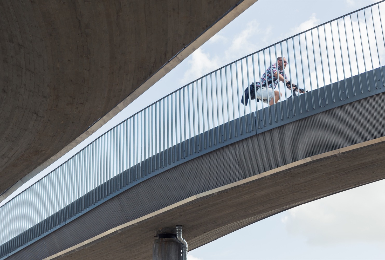 丹麦欧登塞市地标步行自行车桥(Byens Bro)-34