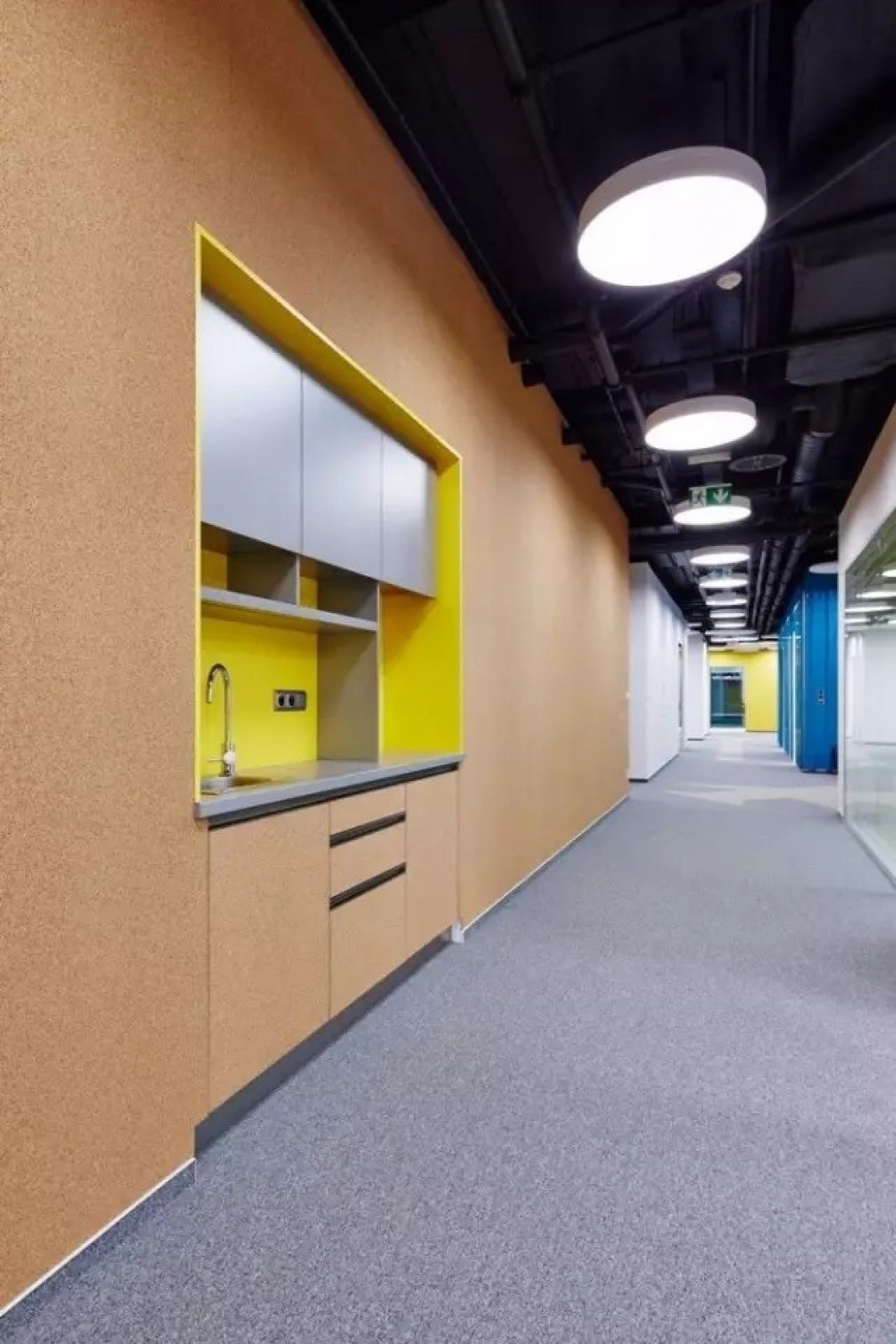 捷克布尔诺 Kiwi 办公空间设计 | 现代活泼的捷克风情-4