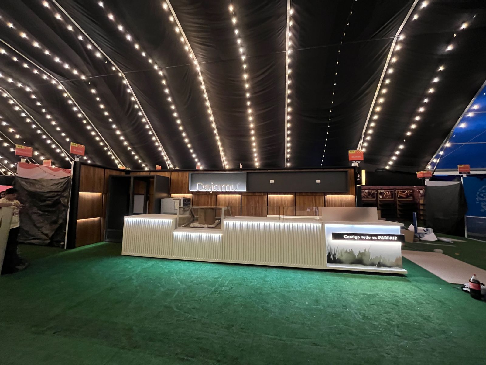 Stand Vassar - Dejamu-4