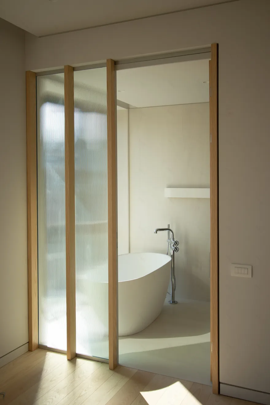 华沙6号
注:VARSOVIA是拉丁语中华沙(波兰首都)的名称这里6推测可能是编号之类,由于缺乏更多背景信息,按常规理解翻译为华沙6号 -19