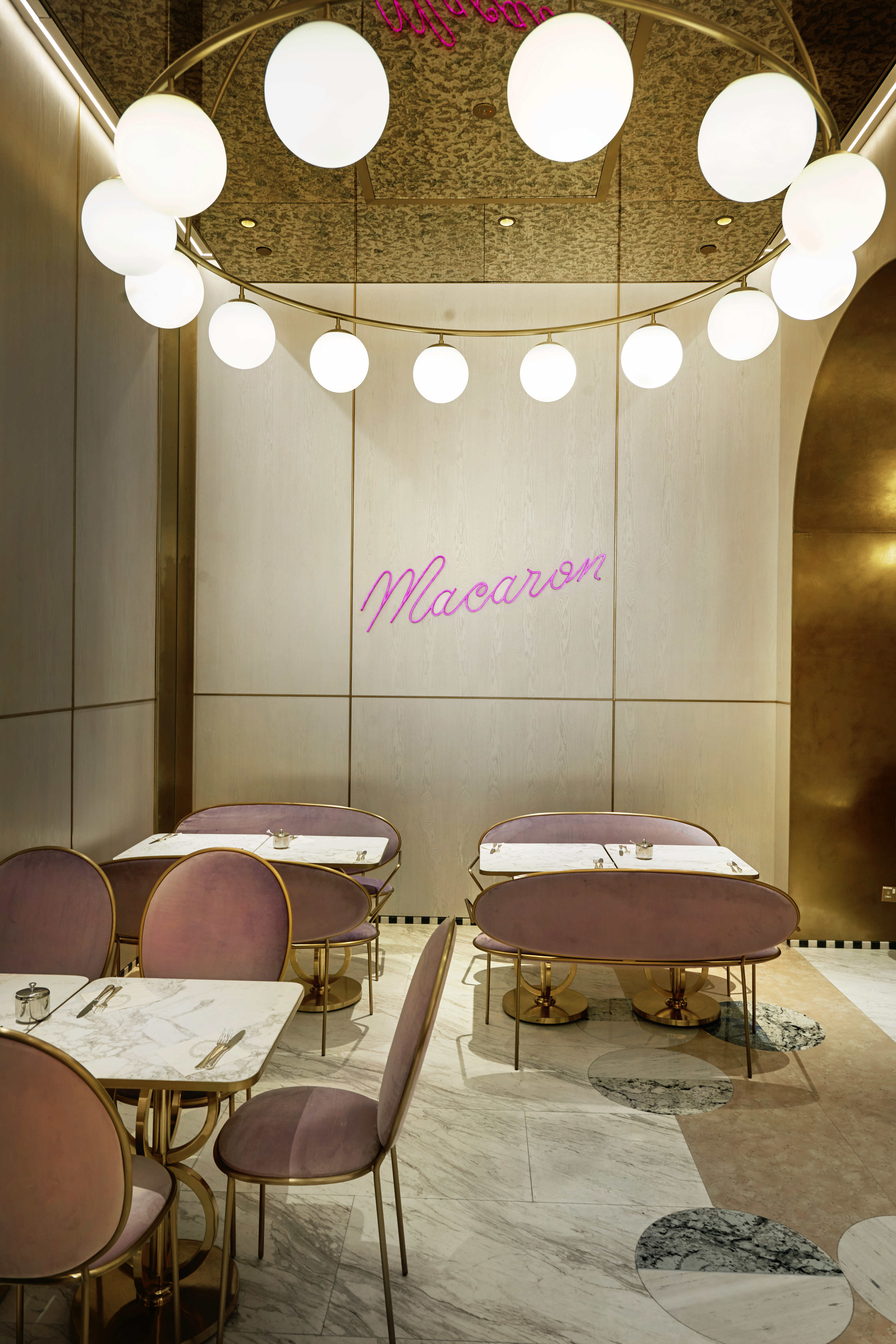 巴黎风情融入马来西亚，Ladurée 打造 21 世纪精致空间-9