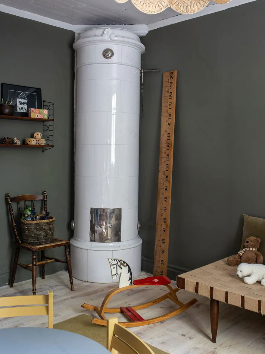 瑞典夫妻妙手改造古老乡村教堂,打造独特夏日居所-15