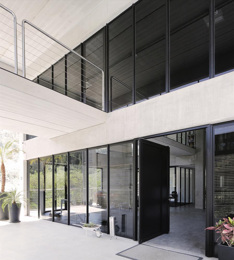 巴西 B&F Dias 工业建筑,尊重自然与现代工业风格的完美结合-11