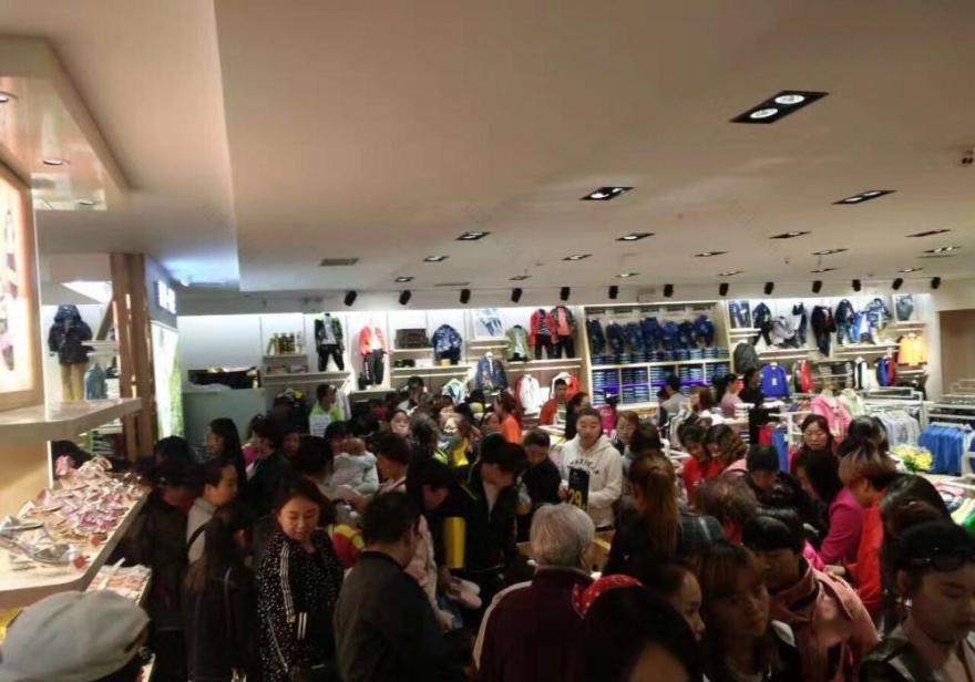 嘉峪关最大童装店开业盛况-38