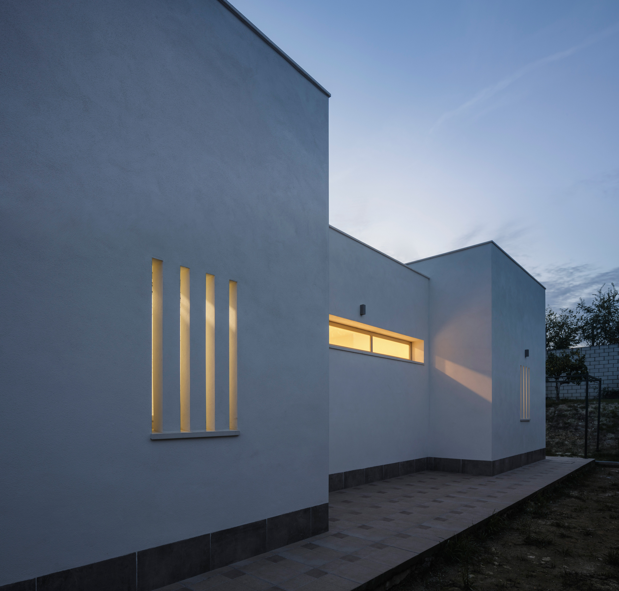 2016 年建造的“卡萨米兰达”住宅，现代简约风格打造私密生活空间-12